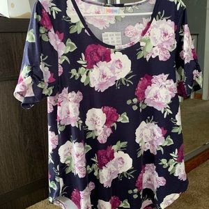 2 Lularoe morgan tee